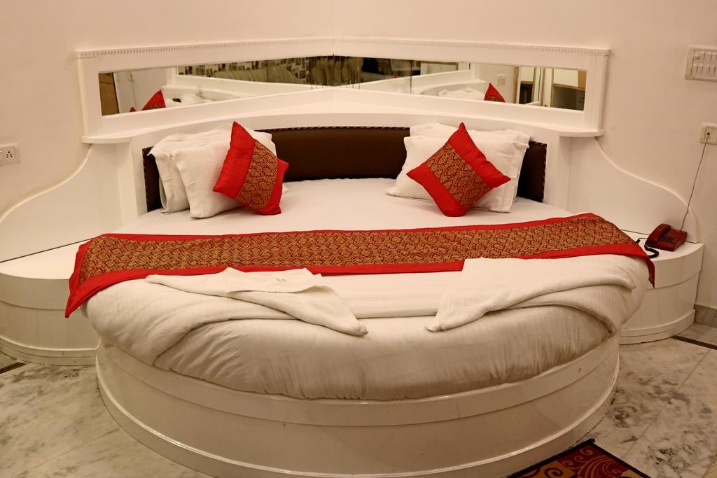 Hindustan- By Backpackers Heaven * New Delhi