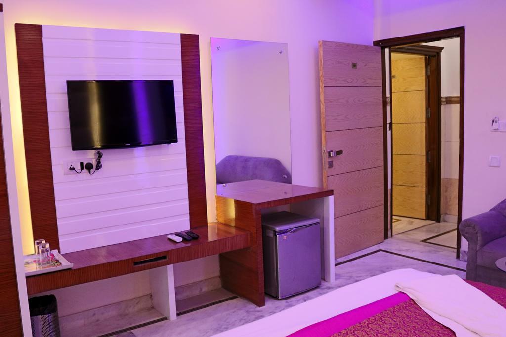 Hindustan- By Backpackers Heaven Hostel New Delhi