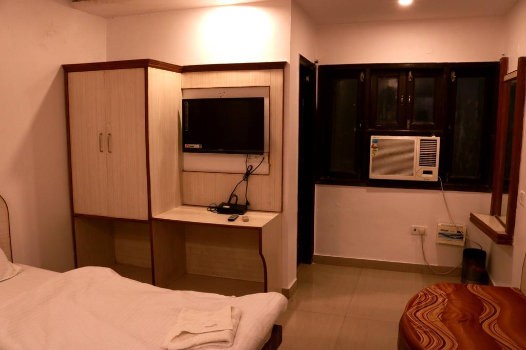 Hindustan- By Backpackers Heaven