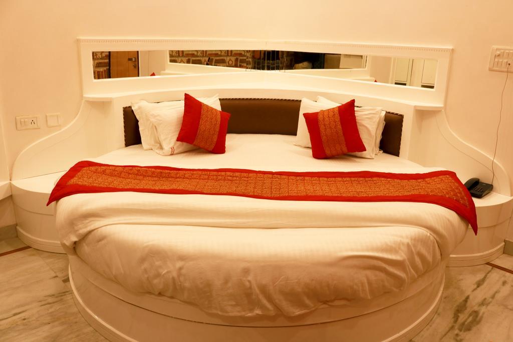 Hindustan- By Backpackers Heaven New Delhi