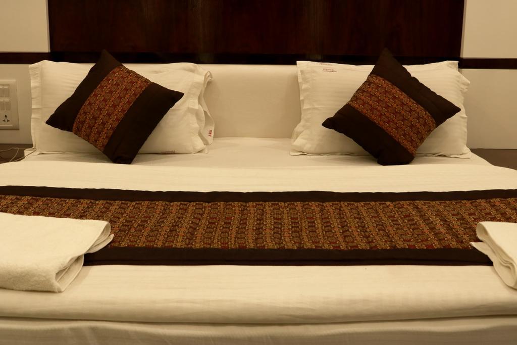 Hindustan- By Backpackers Heaven New Delhi