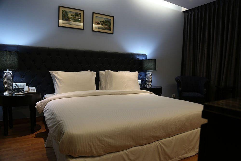 Hotel Athena New Delhi