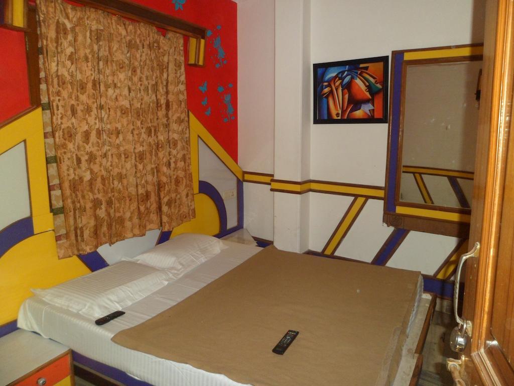 Hotel Hare Krishna Main Bazar 3*