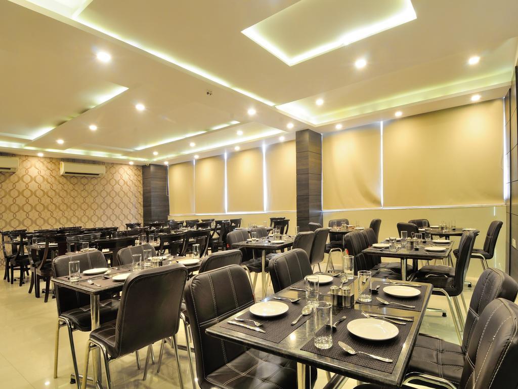 Hotel Sky Rich International - 05 Mins From Karol Bagh Metro Station 4*