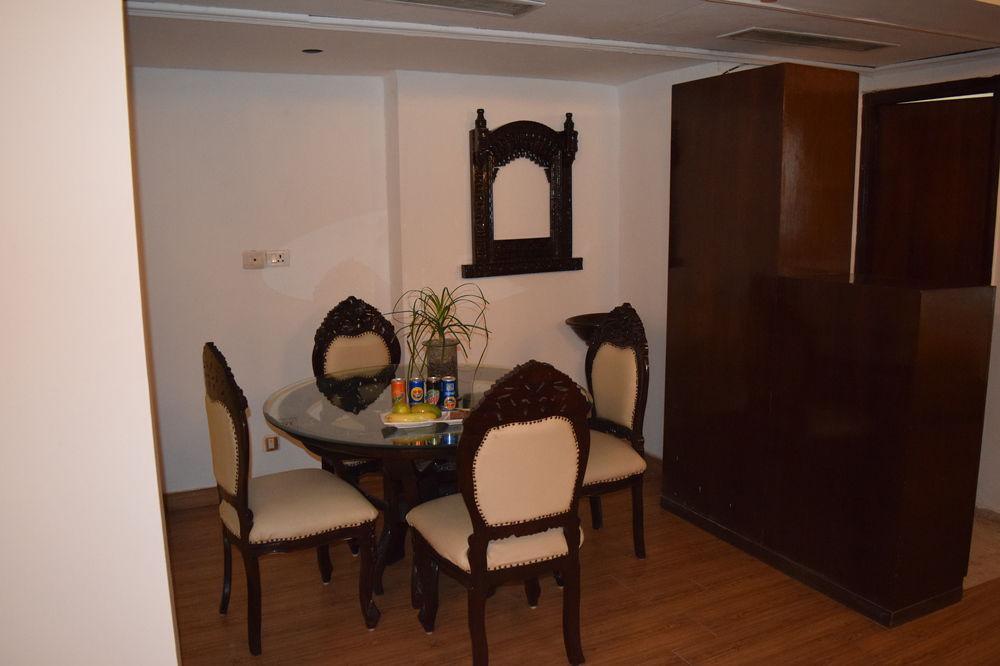 Hotel The Janpath 4*