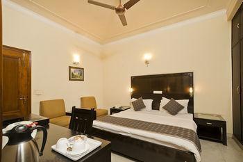 Oyo Gk 1 Premier Hotel