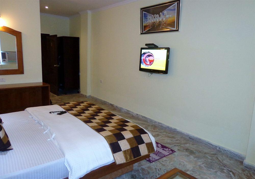 Castle Blue Near Igi Airport 3* Nova Deli