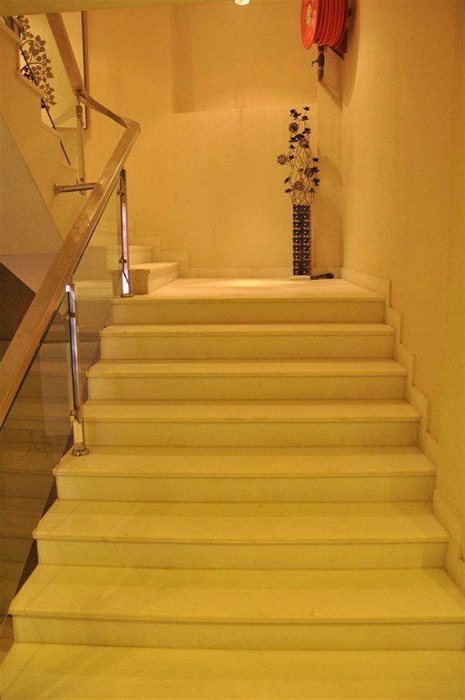 Staybook Hotel Uppal International Hotel 4*