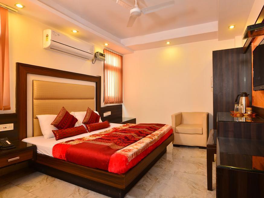 Hotel Shri Vinayak In Centre At Railway Station-by Rcg