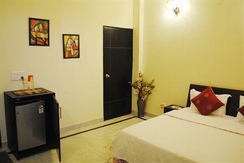 Fabexpress Rajdeep Palace Hotel