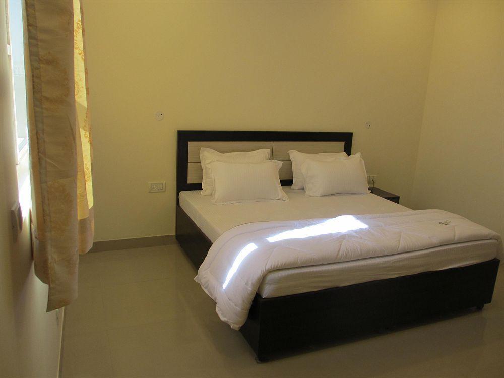 Chanakya Hotel 4*