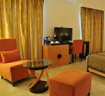Venizia Sarovar Portico 4*