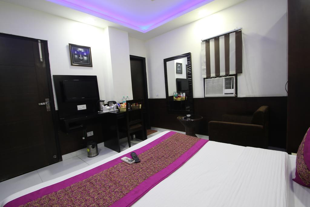 Hill Palace -near Karol Bagh Metro Station 3*