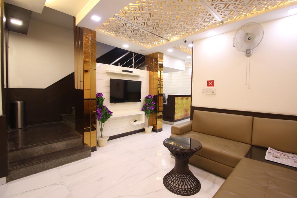 Hotel Hill Palace -near Karol Bagh Metro Station 3*