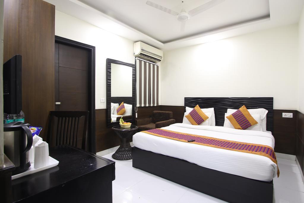 Hill Palace -near Karol Bagh Metro Station Hotel