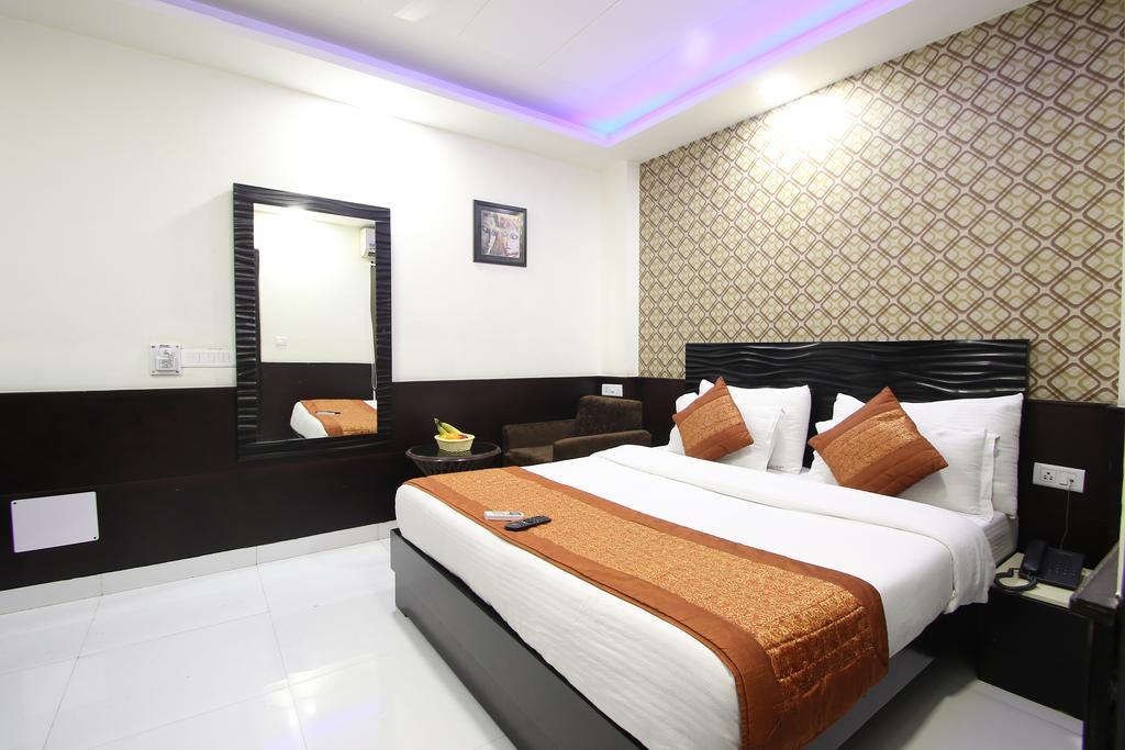 Hill Palace -near Karol Bagh Metro Station 3*