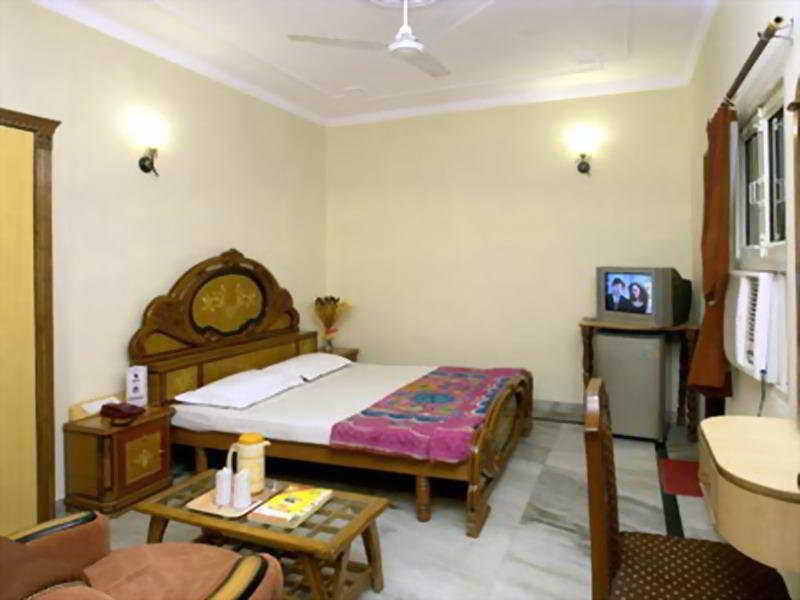 Hotel Royal Holidays New Delhi