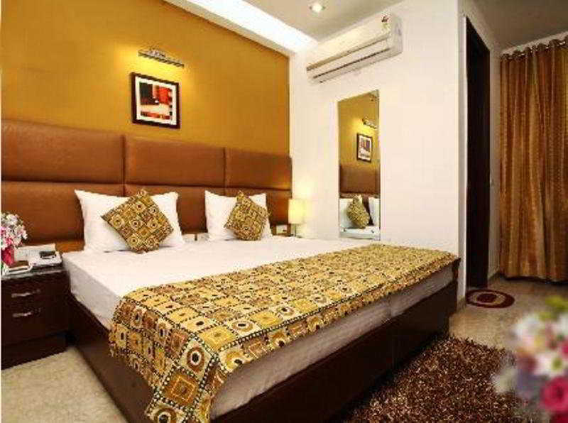 S & B East - Patel Nagar 3*