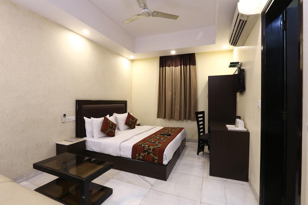Hotel Kingston Park - Karol Bagh