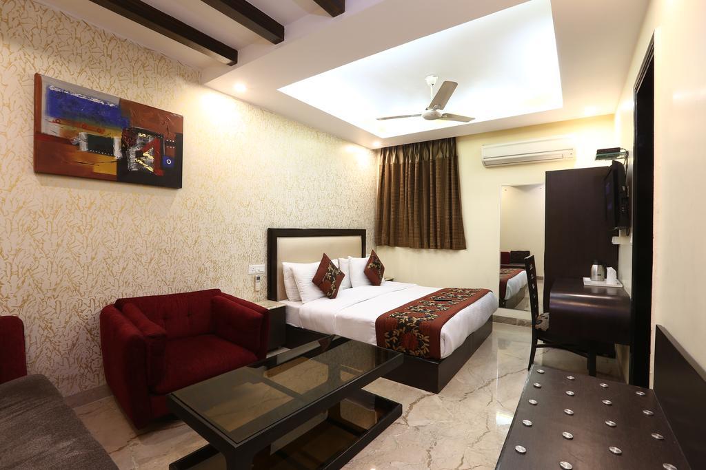Hotel Kingston Park - Karol Bagh