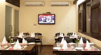 Jashn Near Apollo Hospital 3*