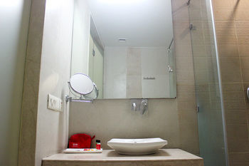 Hotel Oyo Premium Rajouri Garden Janta Market New Delhi