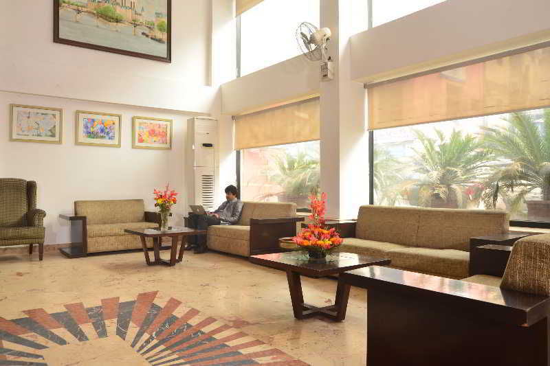 Hotel Le Roi Near Railway Station New Delhi