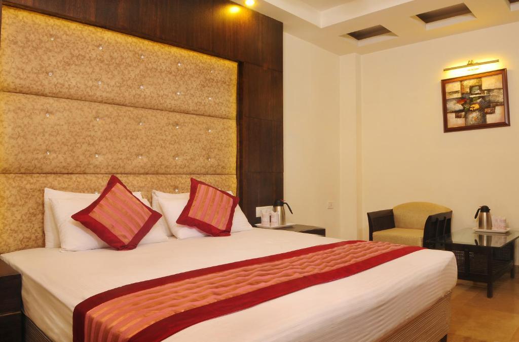 Hotel City Heights 3*