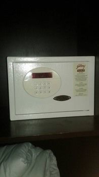 Metropolis Tourist Hotel 3*