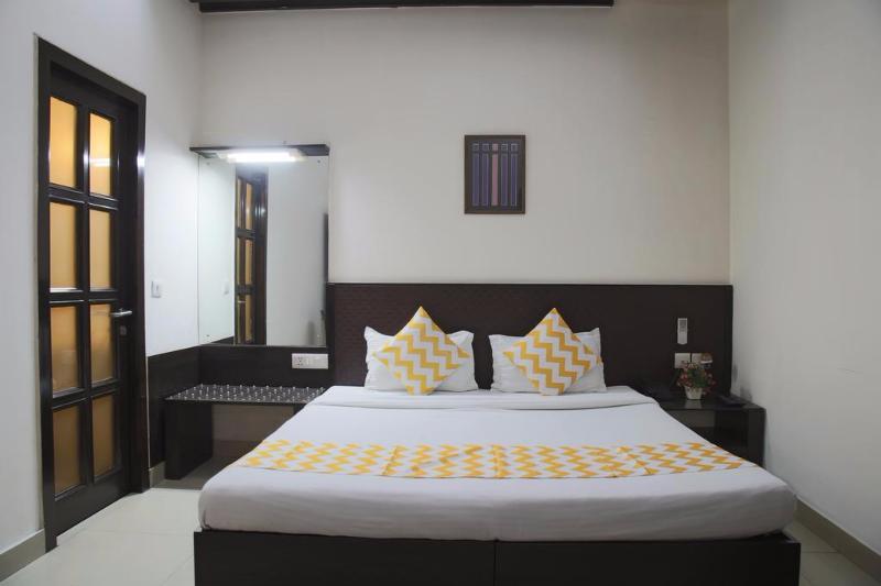 Fabhotel Aashraye Hotel