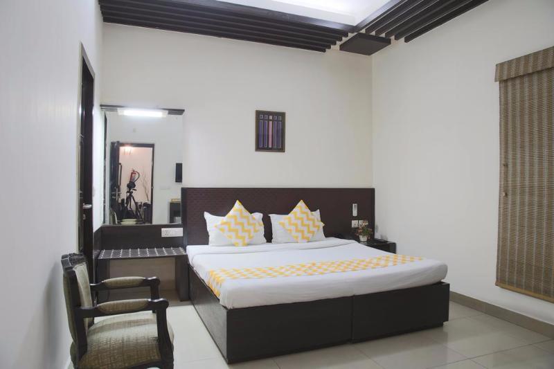Fabhotel Aashraye