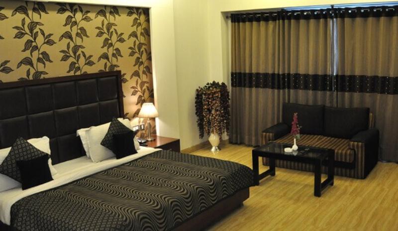 Hotel Hari's Court &