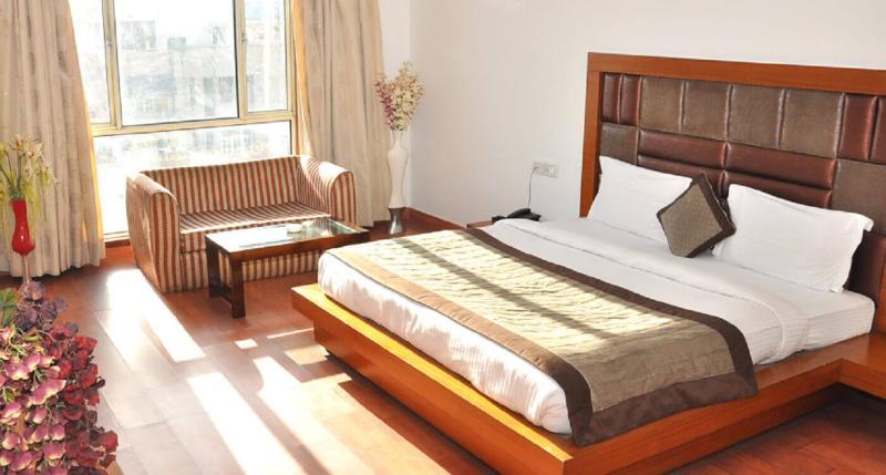 Hari's Court & Hotel