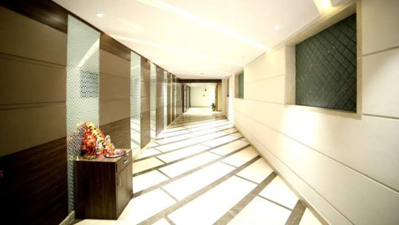 Neu - Near Connaught Place 4*