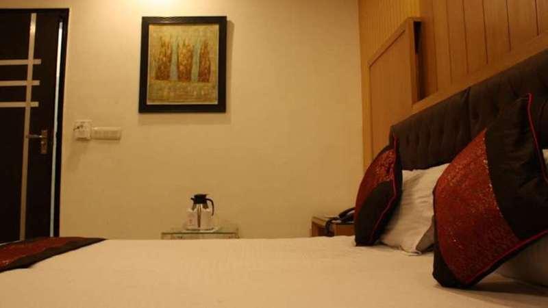 Apra Deluxe Hotel 3*