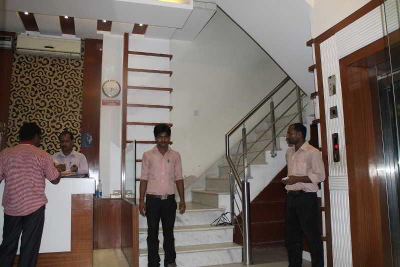Shri Vinayak In Centre At Railway Station-by Rcg Hotel 4*