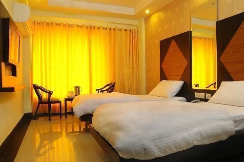Grand Plaza Hotel 3*
