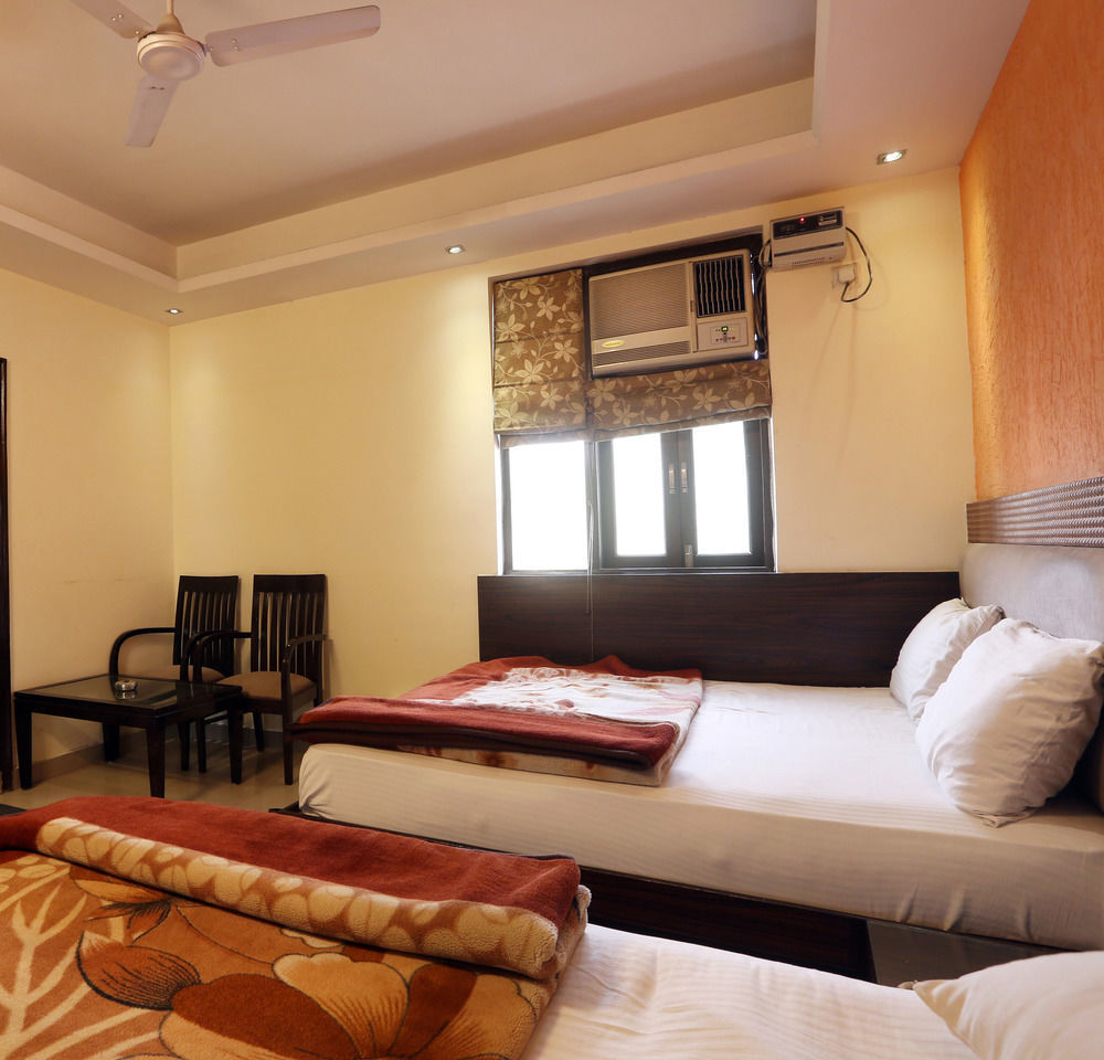 Hotel Shri Vinayak In Centre At Railway Station-by Rcg New Delhi
