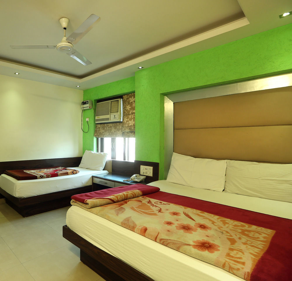 Hotel Shri Vinayak In Centre At Railway Station-by Rcg New Delhi