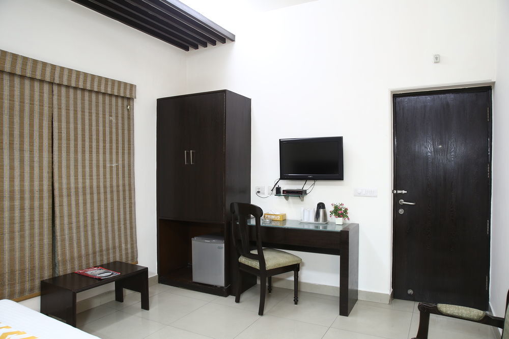 Fabhotel Exotica Greenpark 3*