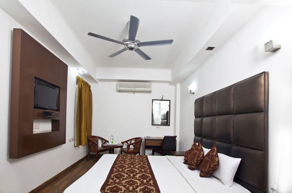 Oyo Premium Jasola Apollo 3*