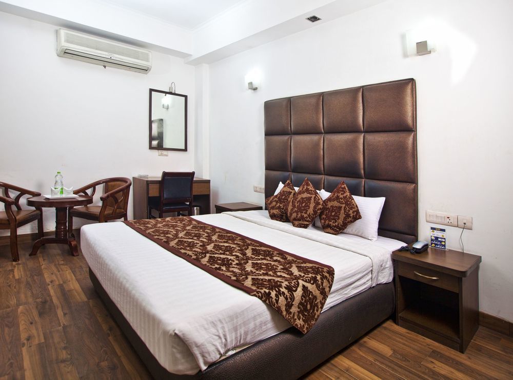Hotel Oyo Premium Jasola Apollo