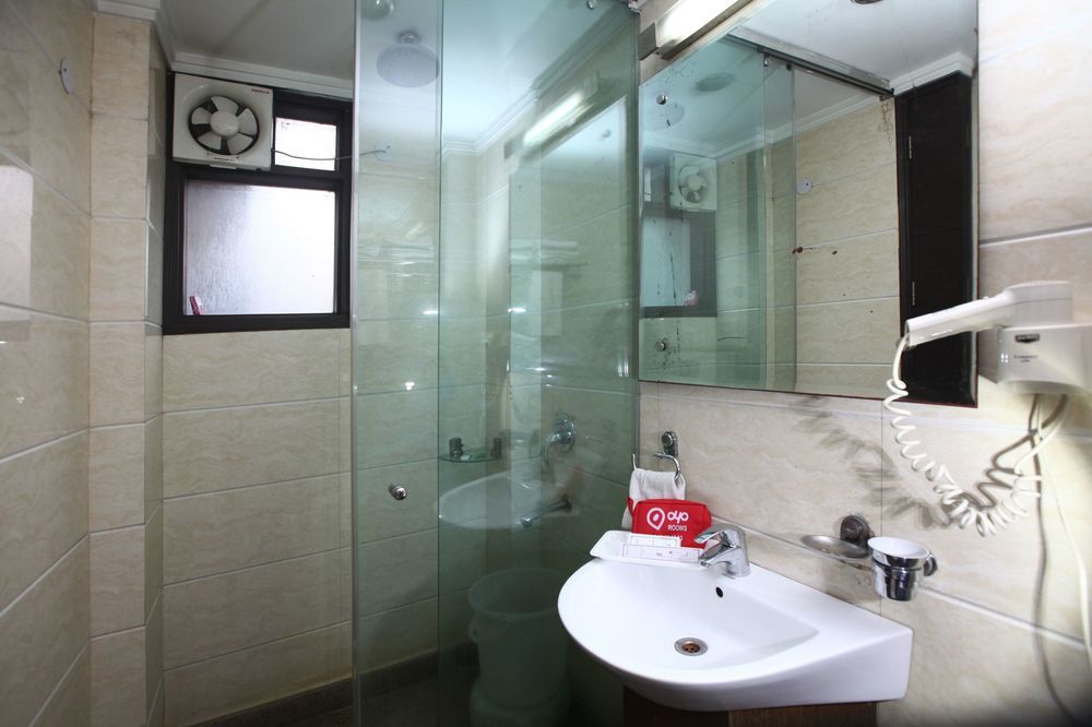 Hotel Oyo Premium Jasola Apollo New Delhi