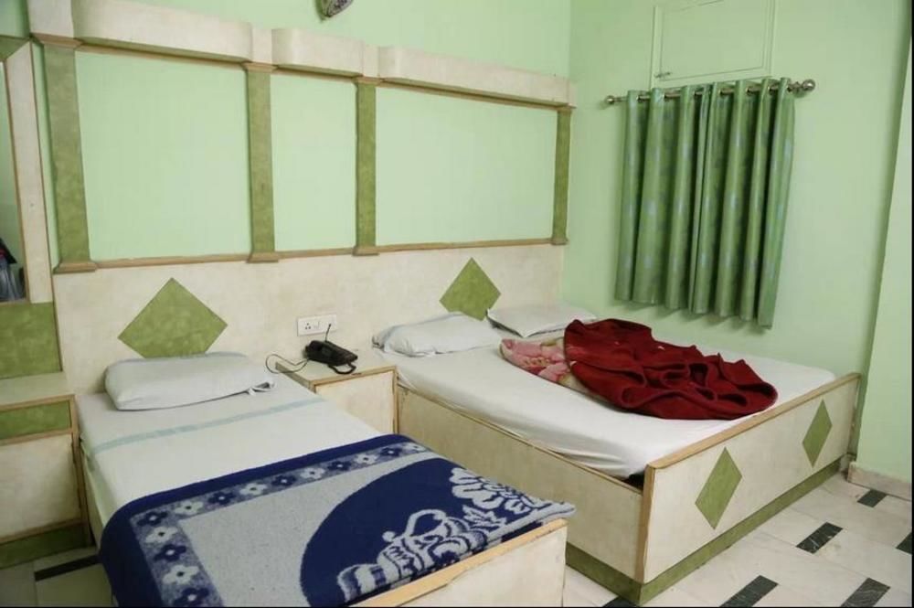 Neha Hotel *