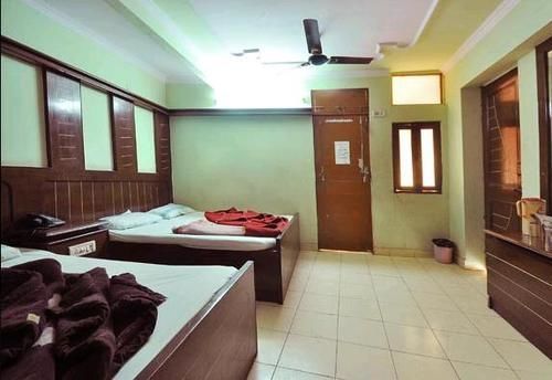 Neha Hotel *