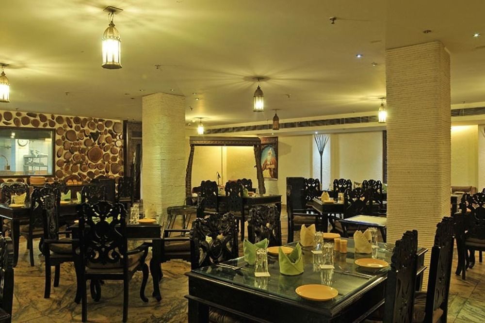 Hotel Taurus Sarovar Portico