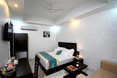 Hotel Kingston Park - Karol Bagh