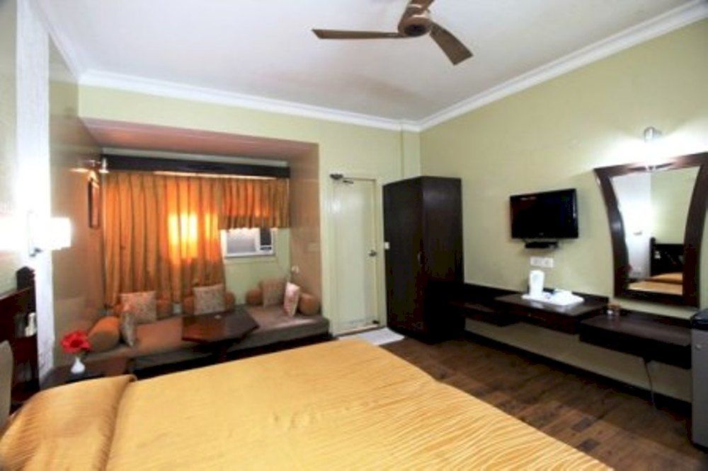 Hotel The Tourist - 1 Min From Railway Station