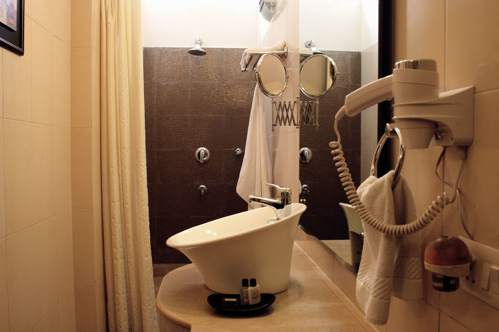 Ahuja Residency Golf Links Hotel New Delhi