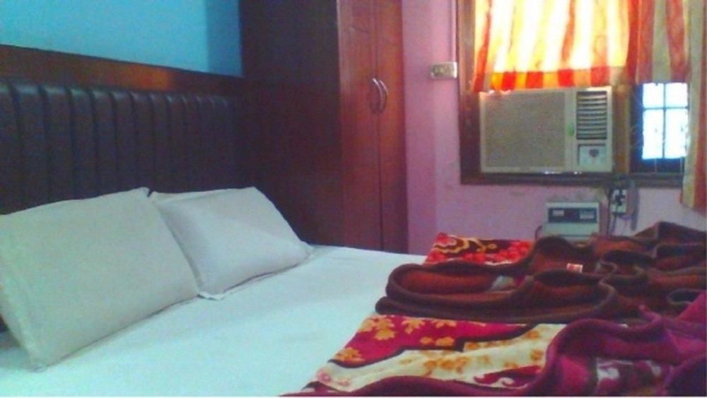 Sahara International Deluxe Hotel